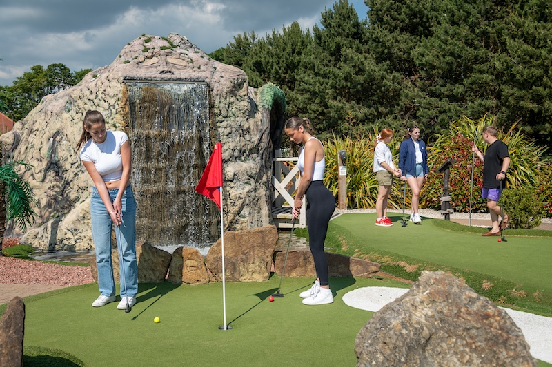 mini golf rustington